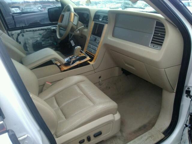 5LMJJ2J56AEJ04996 - 2010 LINCOLN NAVIGATOR WHITE photo 5