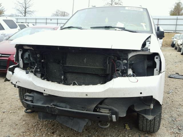 5LMJJ2J56AEJ04996 - 2010 LINCOLN NAVIGATOR WHITE photo 9
