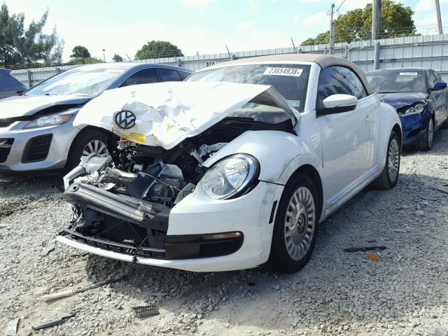 3VW507ATXEM819722 - 2014 VOLKSWAGEN BEETLE WHITE photo 2