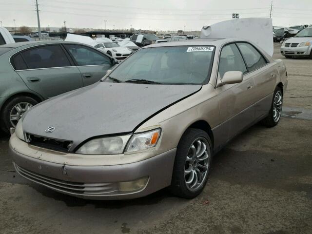 JT8BF28G6X5052443 - 1999 LEXUS ES 300 GOLD photo 2