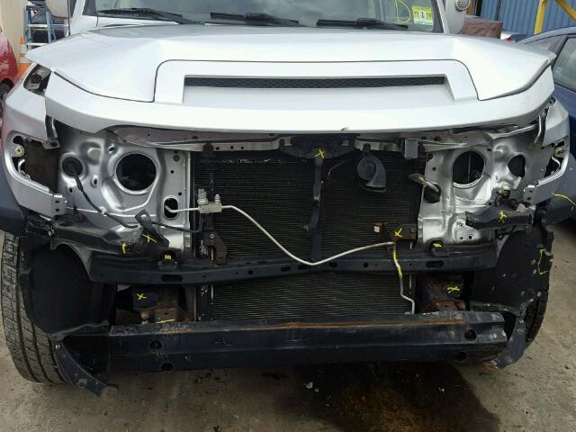 JTEBU11F48K039563 - 2008 TOYOTA FJ CRUISER SILVER photo 9