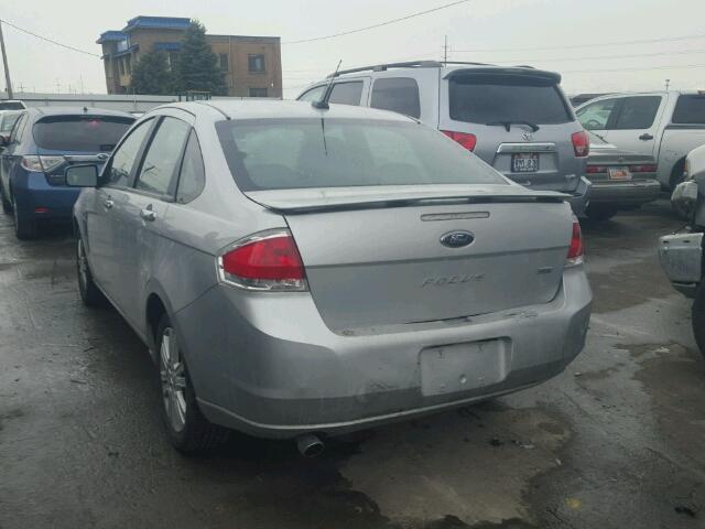 1FAHP37N49W259592 - 2009 FORD FOCUS SEL SILVER photo 3