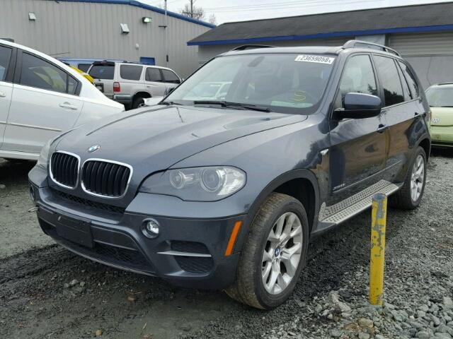 5UXZV4C5XBLL58083 - 2011 BMW X5 XDRIVE3 GRAY photo 2