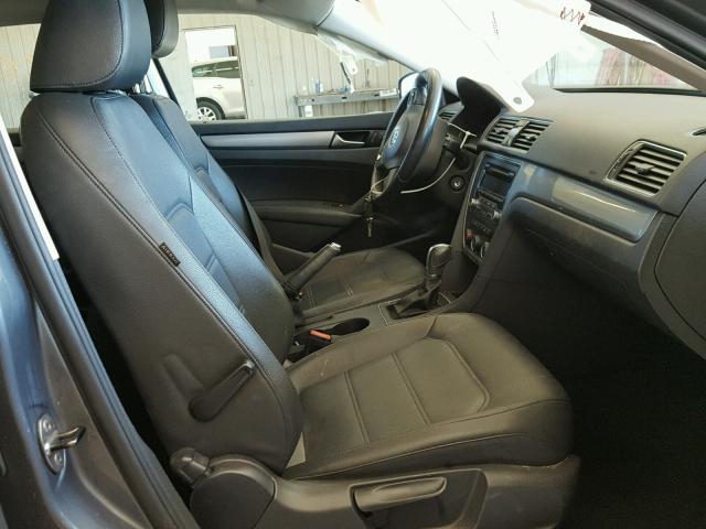 1VWAS7A36EC034012 - 2014 VOLKSWAGEN PASSAT S GRAY photo 5