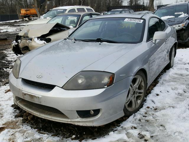 KMHHN65F15U179875 - 2005 HYUNDAI TIBURON GT SILVER photo 2