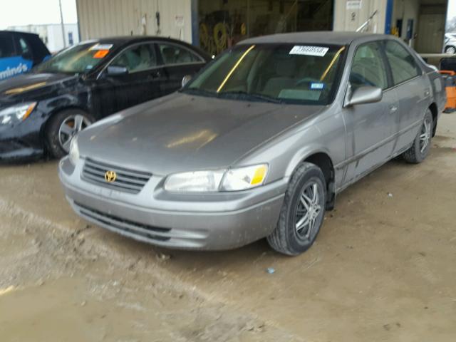 4T1BG22K3VU059425 - 1997 TOYOTA CAMRY CE GOLD photo 2