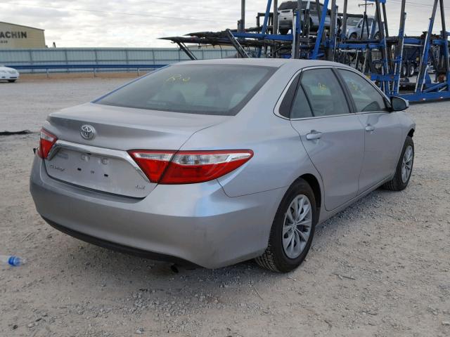 4T1BF1FK1HU418525 - 2017 TOYOTA CAMRY LE SILVER photo 4