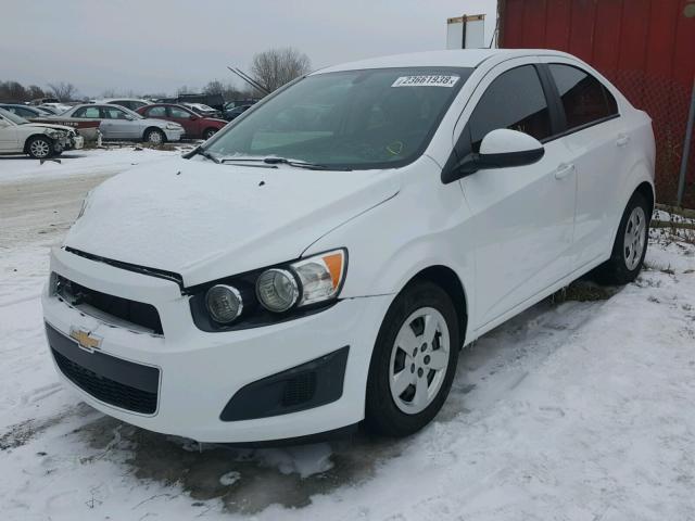 1G1JA5SH1F4113855 - 2015 CHEVROLET SONIC LS Weiß Foto 2
