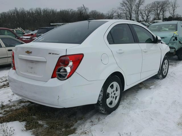 1G1JA5SH1F4113855 - 2015 CHEVROLET SONIC LS Weiß Foto 4