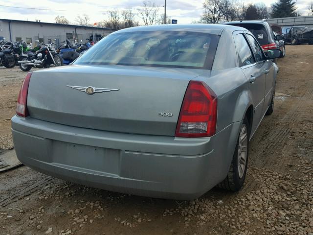 2C3KA43R26H413585 - 2006 CHRYSLER 300 GRAY photo 4