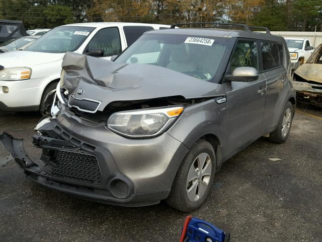 KNDJN2A25F7120765 - 2015 KIA SOUL GRAY photo 2