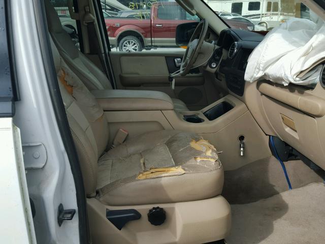 1FMFU17L93LB46643 - 2003 FORD EXPEDITION WHITE photo 5