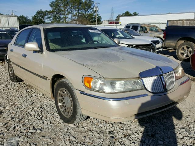 1LNHM82W52Y644648 - 2002 LINCOLN TOWN CAR S TAN photo 1