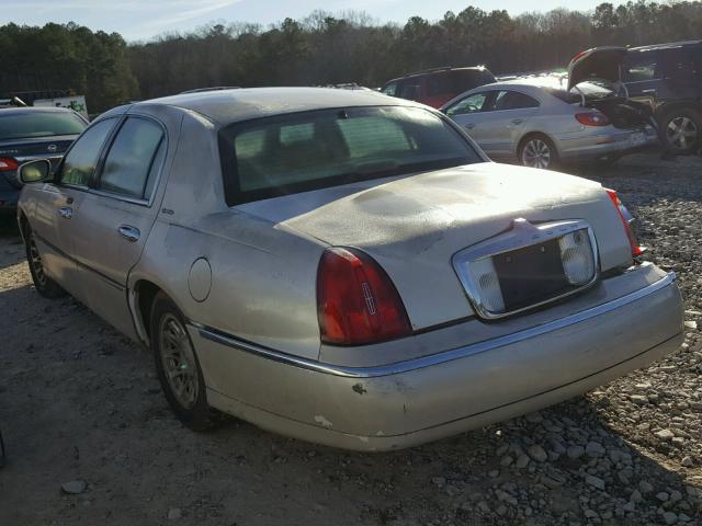 1LNHM82W52Y644648 - 2002 LINCOLN TOWN CAR S TAN photo 3