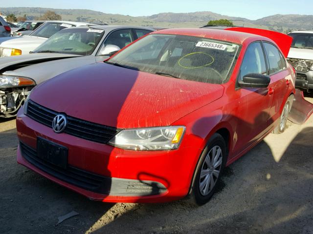 3VW2K7AJ6EM438512 - 2014 VOLKSWAGEN JETTA BASE RED photo 2