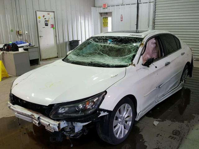 1HGCR2F75DA074986 - 2013 HONDA ACCORD EX WHITE photo 2