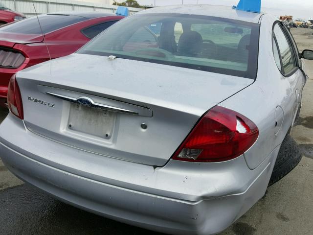 1FAFP52U0YG279980 - 2000 FORD TAURUS LX SILVER photo 4