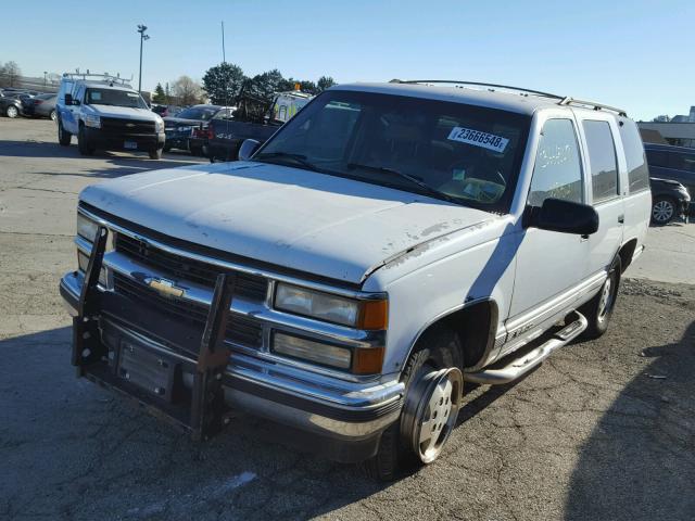 1GNEK13K6SJ416755 - 1995 CHEVROLET TAHOE K150 WHITE photo 2