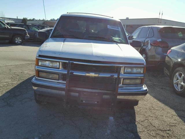 1GNEK13K6SJ416755 - 1995 CHEVROLET TAHOE K150 WHITE photo 9