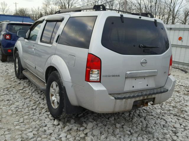 5N1AR18W15C741591 - 2005 NISSAN PATHFINDER SILVER photo 3