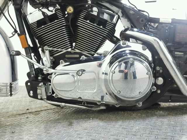 1HD1FR4198Y635191 - 2008 HARLEY-DAVIDSON FLHRC WHITE photo 11