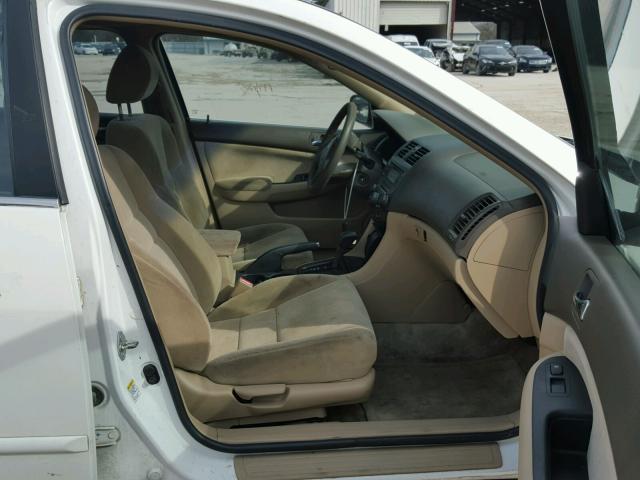 3HGCM56476G704145 - 2006 HONDA ACCORD LX WHITE photo 5