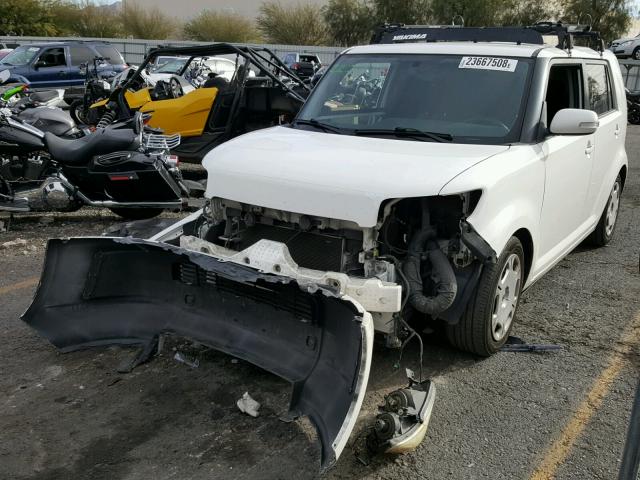 JTLKE50EX81002402 - 2008 TOYOTA SCION XB WHITE photo 2