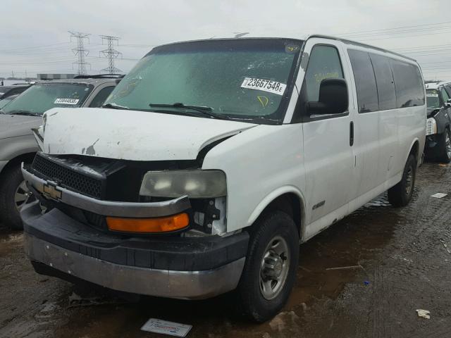 1GAHG39U341162512 - 2004 CHEVROLET EXPRESS G3 WHITE photo 2