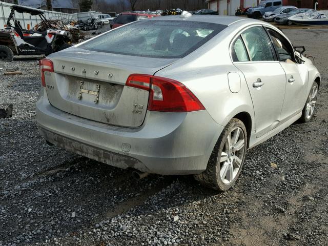 YV1902FH1B2016158 - 2011 VOLVO S60 T6 SILVER photo 4