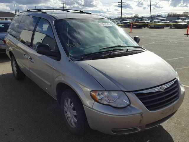 2A4GP54LX7R304121 - 2007 CHRYSLER TOWN & COU GOLD photo 1