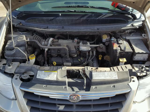 2A4GP54LX7R304121 - 2007 CHRYSLER TOWN & COU GOLD photo 7