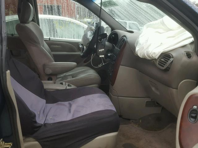 2C8GP64L92R657341 - 2002 CHRYSLER TOWN & COU BLUE photo 5