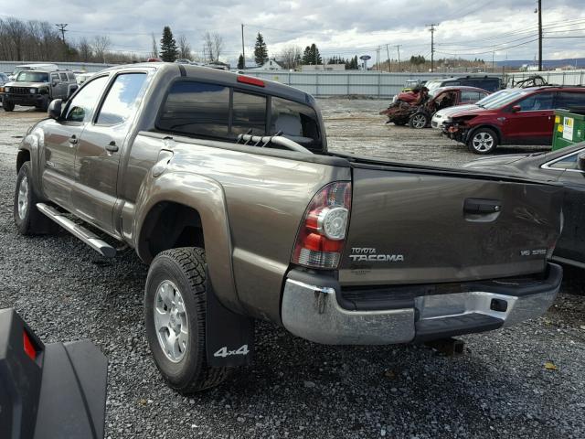 3TMMU4FN0BM024346 - 2011 TOYOTA TACOMA DOU CHARCOAL photo 3