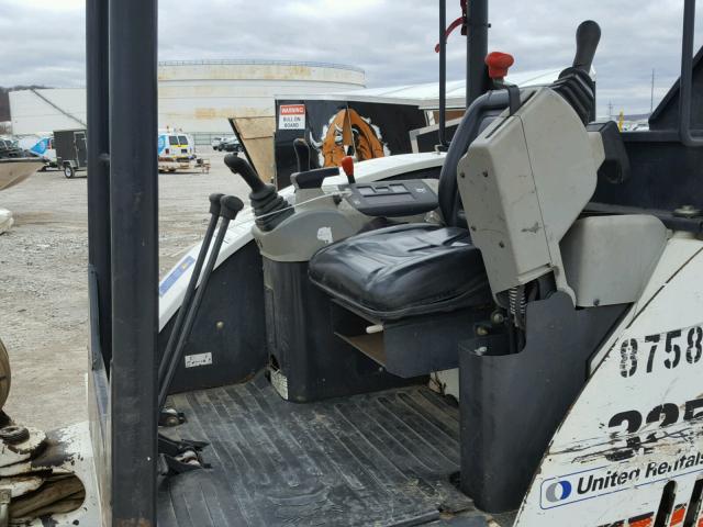 AAC513910 - 2011 BOBCAT 325 G WHITE photo 5