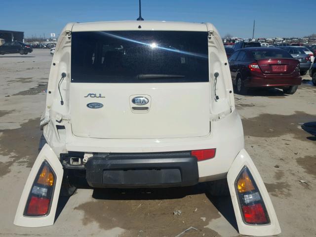 KNDJT2A21A7036859 - 2010 KIA SOUL WHITE photo 9