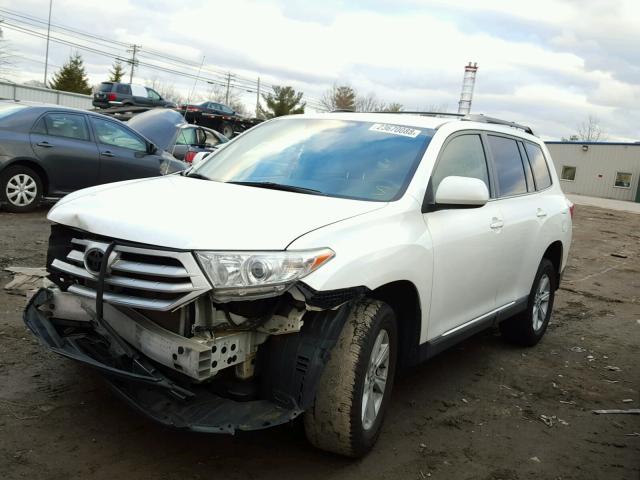 5TDZA3EH1CS024748 - 2012 TOYOTA HIGHLANDER WHITE photo 2