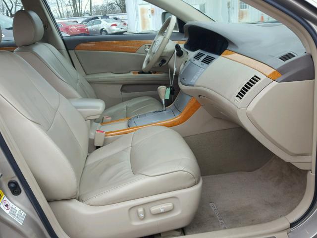 4T16K36545U033088 - 2005 TOYOTA AVALON XLS GOLD photo 5