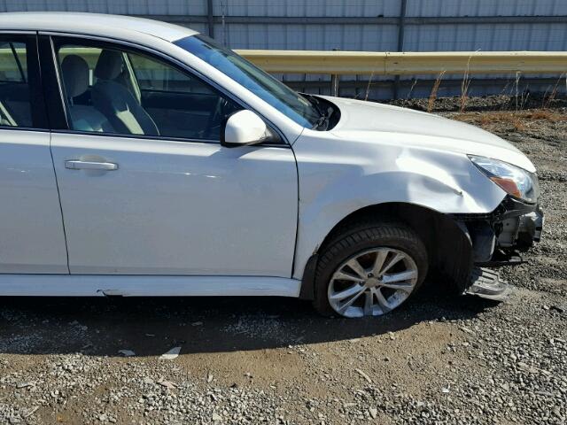 4S3BMCC63E3010297 - 2014 SUBARU LEGACY 2.5 WHITE photo 9