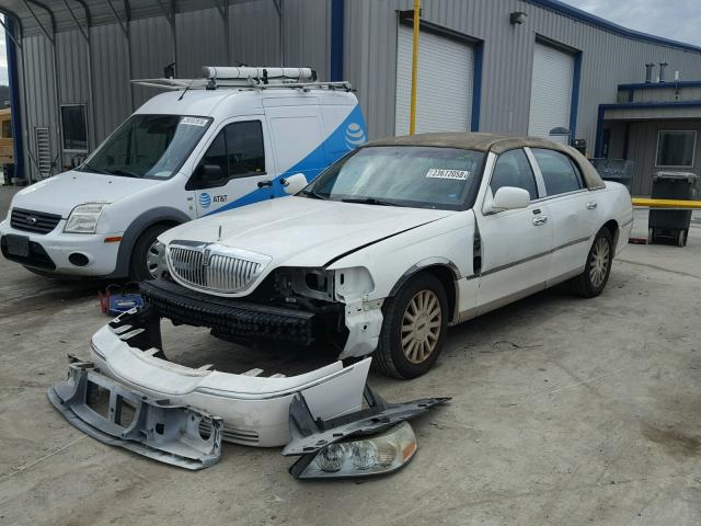 1LNHM81W94Y659643 - 2004 LINCOLN TOWN CAR E WHITE photo 2