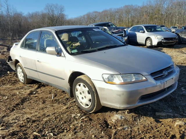 1HGCG665XXA082517 - 1999 HONDA ACCORD LX SILVER photo 1