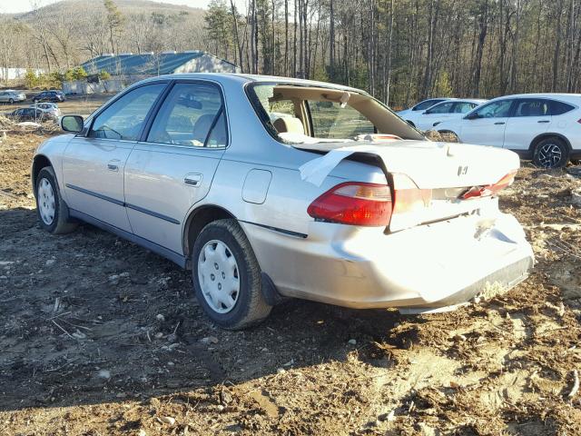 1HGCG665XXA082517 - 1999 HONDA ACCORD LX SILVER photo 3