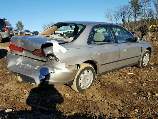 1HGCG665XXA082517 - 1999 HONDA ACCORD LX SILVER photo 4