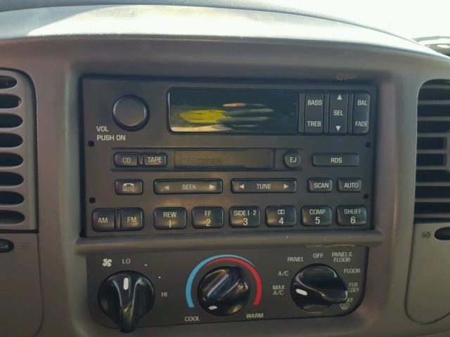 1FMRU15W31LB79080 - 2001 FORD EXPEDITION WHITE photo 9