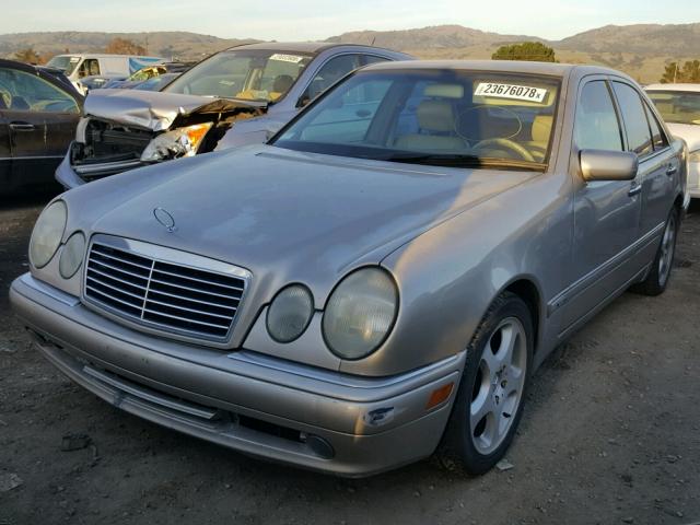 WDBJF70F2WA671073 - 1998 MERCEDES-BENZ E 430 BEIGE photo 2