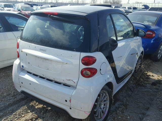 WMEEJ3BA8EK768204 - 2014 SMART FORTWO PUR WHITE photo 4