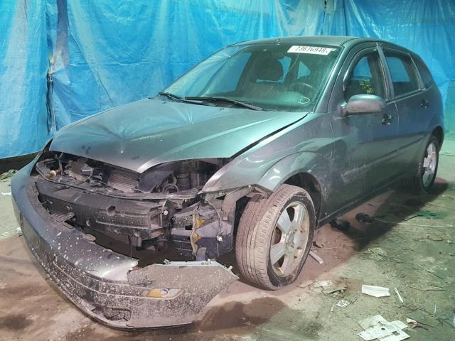 1FAHP37N17W193256 - 2007 FORD FOCUS ZX5 GRAY photo 2