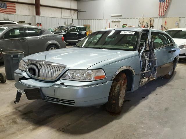 1LNHM82W95Y669556 - 2005 LINCOLN TOWN CAR S BLUE photo 2