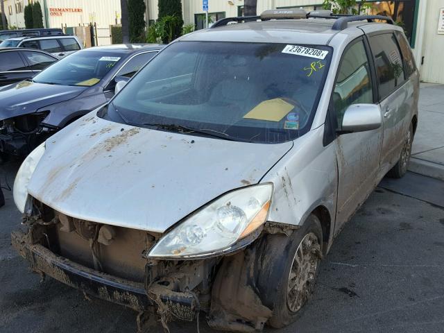 5TDYK4CC3AS308403 - 2010 TOYOTA SIENNA XLE SILVER photo 2