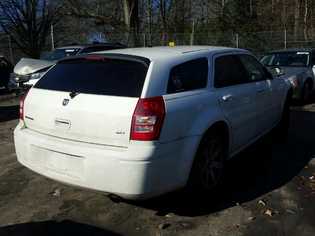 2D4FV47V67H794340 - 2007 DODGE MAGNUM SXT WHITE photo 4