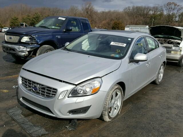 YV1622FS8C2024462 - 2012 VOLVO S60 T5 SILVER photo 2